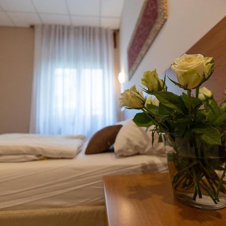 La Mimosa Lazise Hotel Buitenkant foto