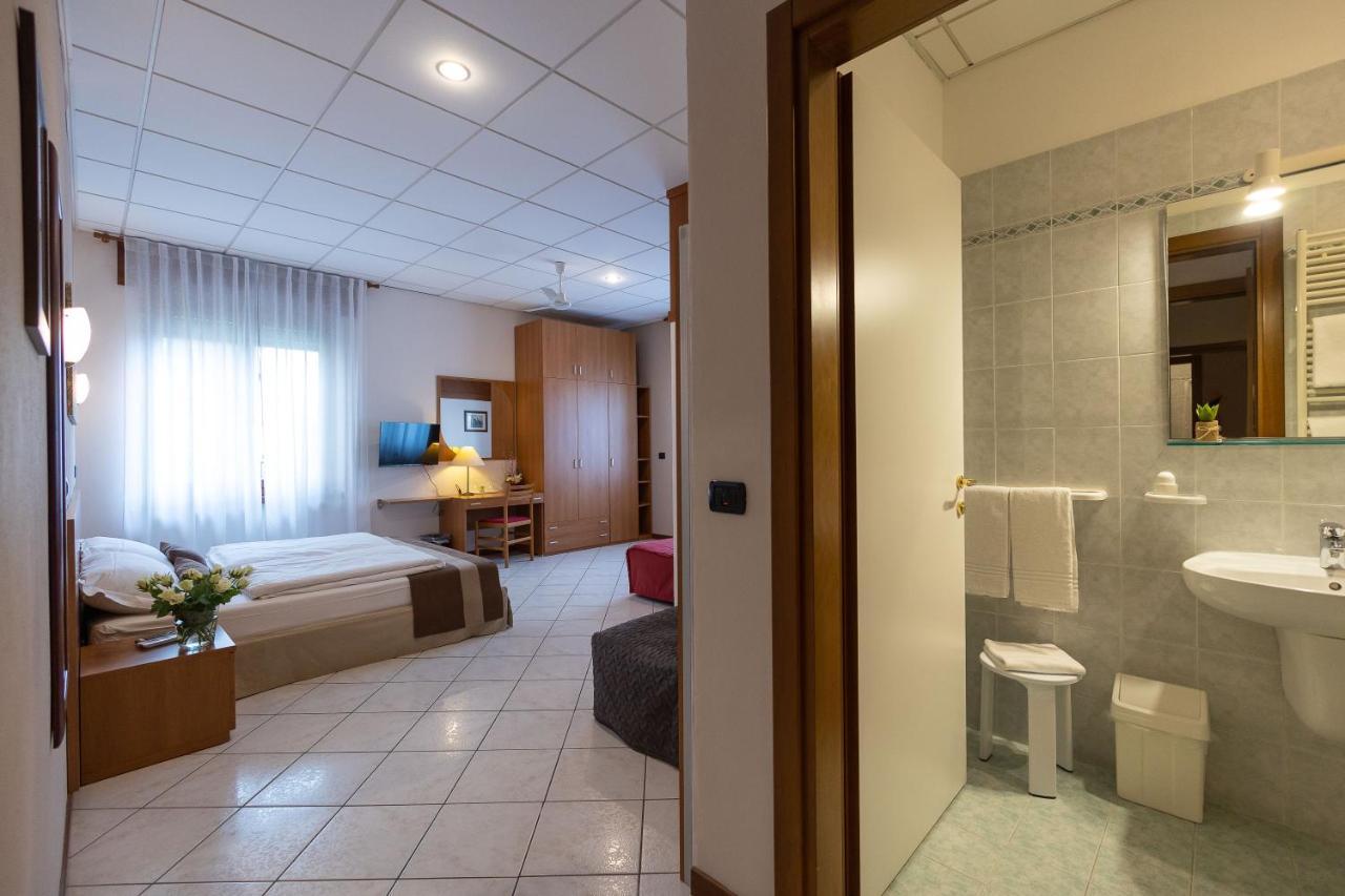 La Mimosa Lazise Hotel Buitenkant foto
