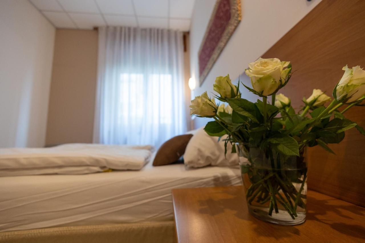 La Mimosa Lazise Hotel Buitenkant foto