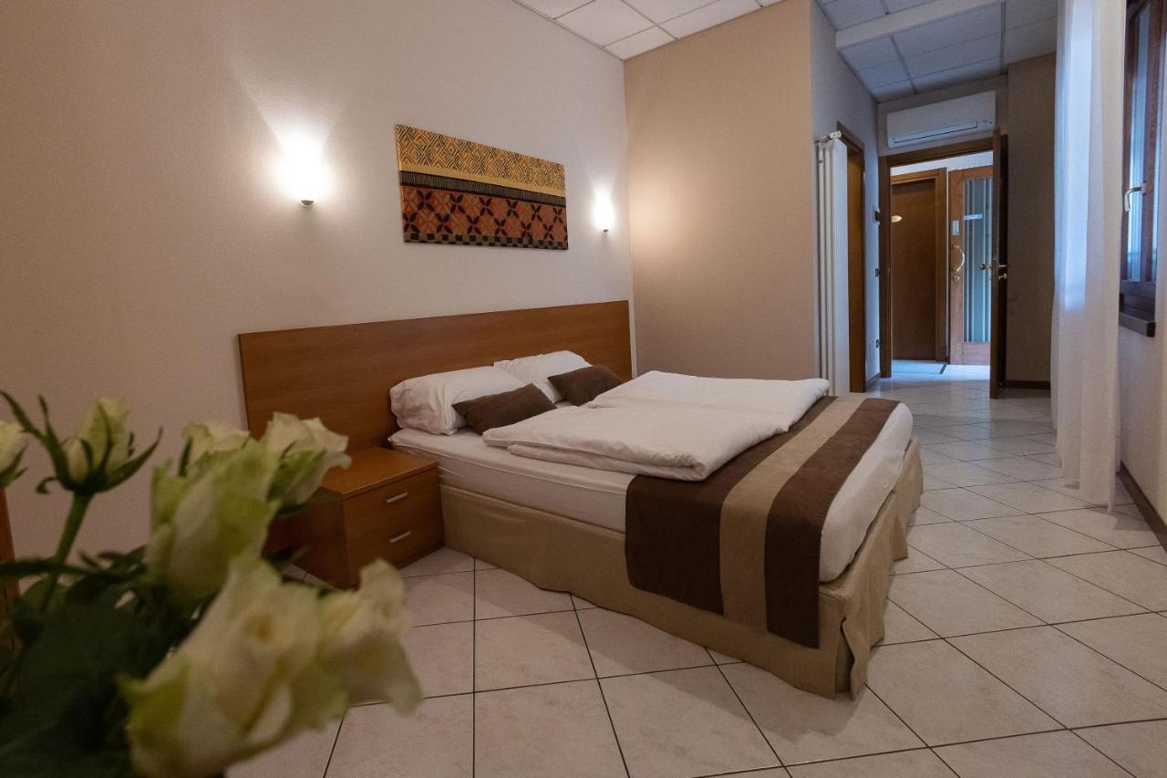 La Mimosa Lazise Hotel Buitenkant foto