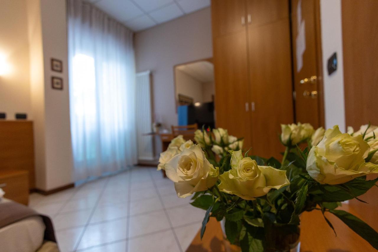 La Mimosa Lazise Hotel Buitenkant foto