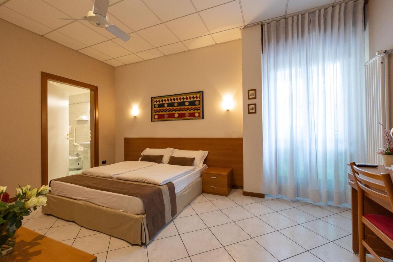 La Mimosa Lazise Hotel Buitenkant foto