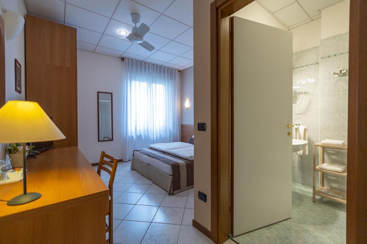 La Mimosa Lazise Hotel Buitenkant foto