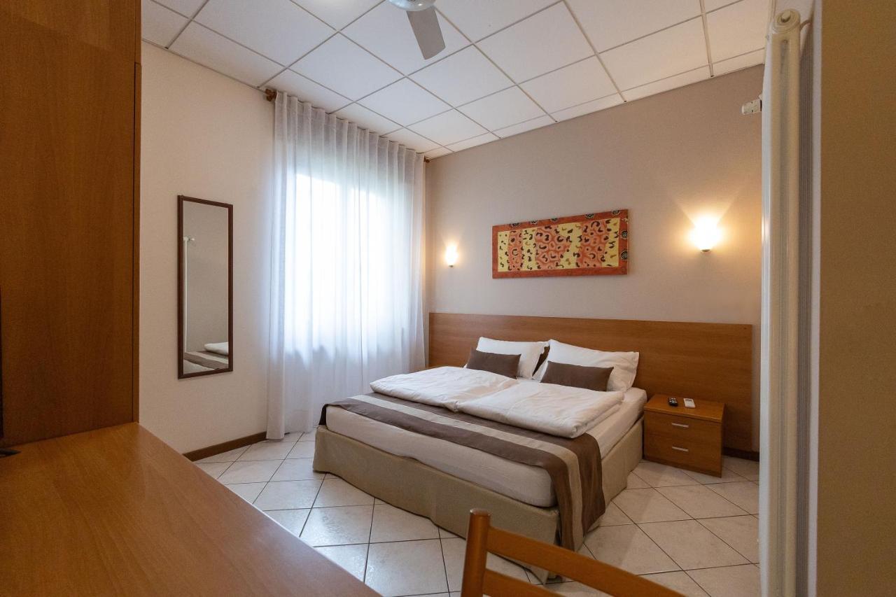 La Mimosa Lazise Hotel Buitenkant foto