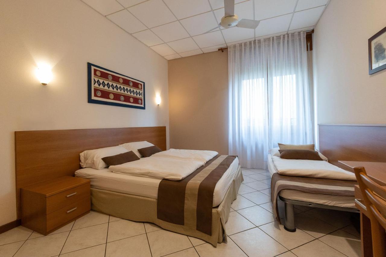 La Mimosa Lazise Hotel Buitenkant foto